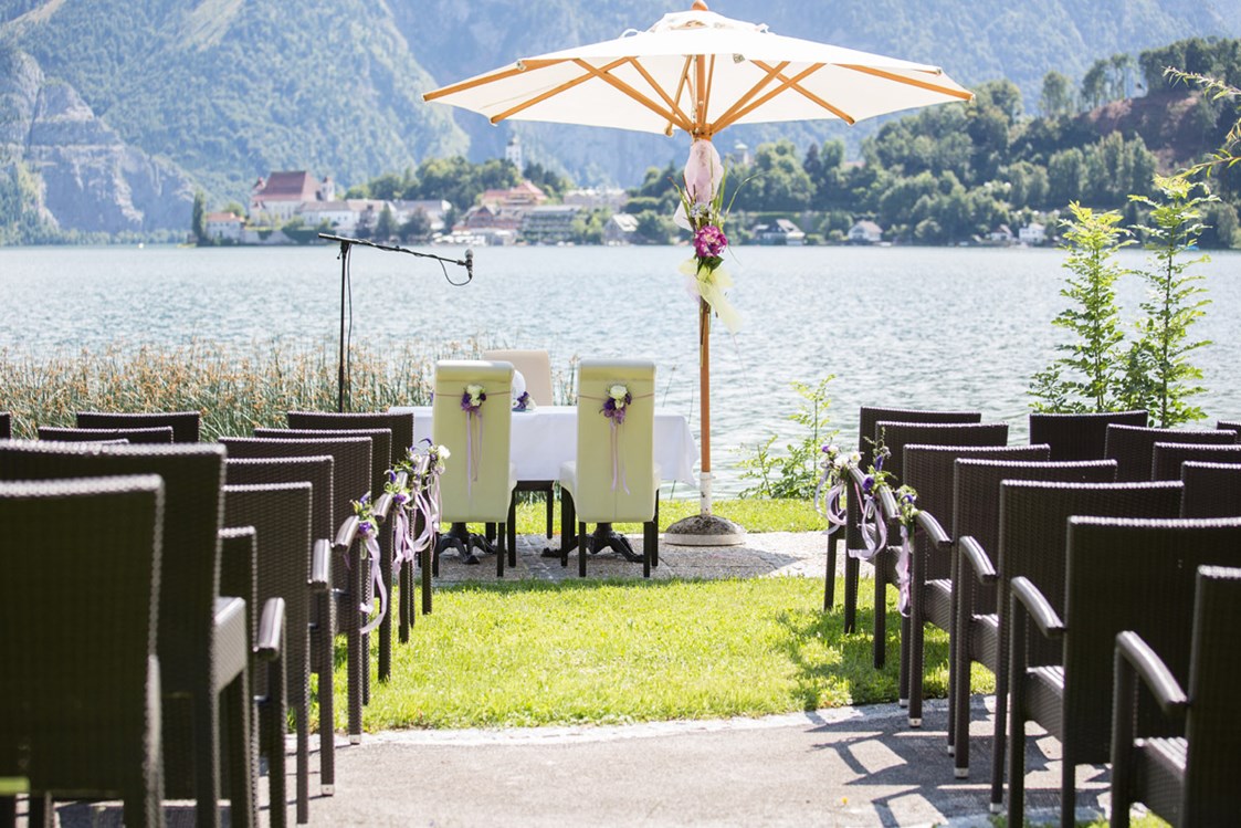 Hochzeitslocation: Heiraten direkt am Traunsee.
Foto © sandragehmair.com - Spitzvilla Traunkirchen