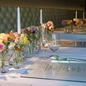 Hochzeitslocation: Hochzeitstafel im 2-Hauben gekrönten "Das kleine Restaurant" - Hotel Warmbaderhof *****