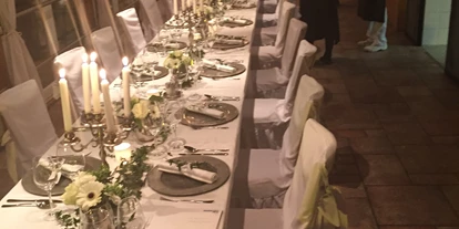 Winterhochzeit - Tirol - Eine lange Tafel Wintergarten - Hochzeitsinsel