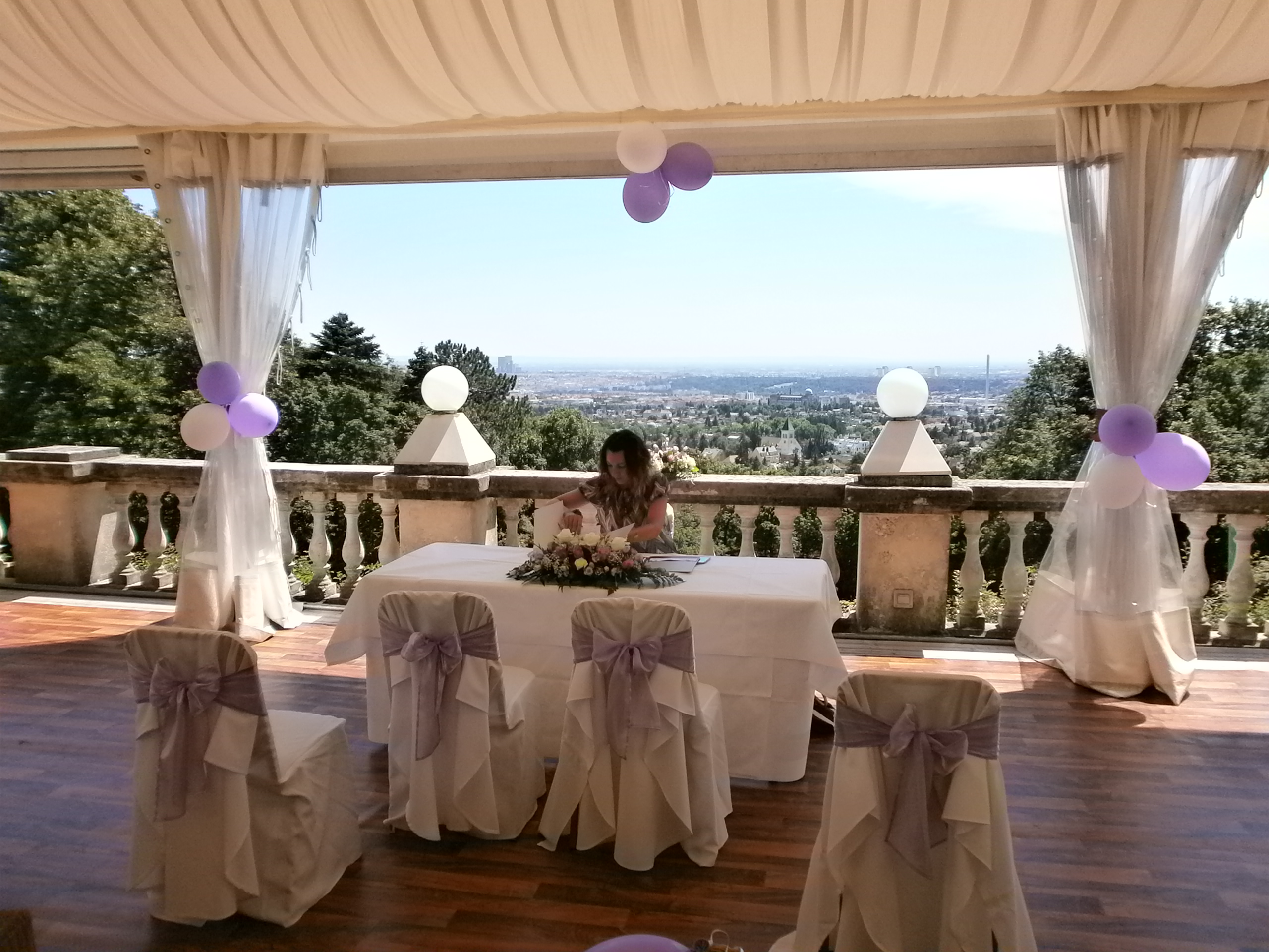 Hochzeitslocation: Standesamtliche Trauung auf der Terrasse - Austria Trend Hotel Schloss Wilhelminenberg