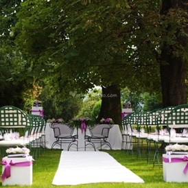 Hochzeitslocation: Eine Zeremonie unter Alleebäumen - GEHEIMTIPP Hochzeit Anwesen im italienischen Piemont