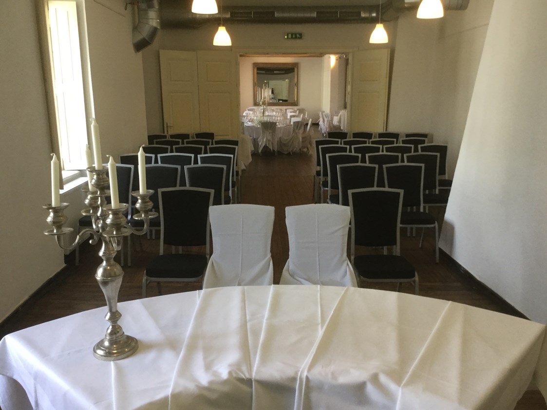 Hochzeitslocation: Standesamtliche Trauungen im Trauungssaal oder Gewölbekeller möglich - Kastell Stegersbach