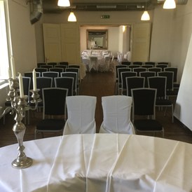 Hochzeitslocation: Standesamtliche Trauungen im Trauungssaal oder Gewölbekeller möglich - Kastell Stegersbach