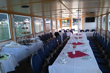 Hochzeitslocation: Tortenanschnitt am Fahrgastschiff "St. Nikolaus" - Schifffahrt Loidl