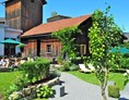 Hochzeitslocation: Garten Hirschenau - perfekt für einen Aperitif - Hotel Gasthof Hirschen Schwarzenberg
