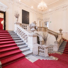 Hochzeitslocation: Die Feststiege im Palais Schönborn-Batthyány in Wien. - Palais Schönborn-Batthyány