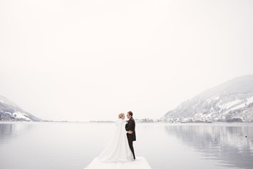 Hochzeitslocation: Winterhochzeit am gefrorenen Zellersee. - Schloss Prielau Hotel & Restaurants