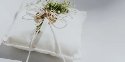 Winterhochzeit - Art der Location: Schloss - Ringkissen - Schloss Prielau Hotel & Restaurants