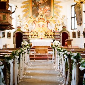 Hochzeitslocation: Heiraten in der Kirche neben Schloss Prielau - Schloss Prielau Hotel & Restaurants