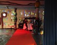 Hochzeitslocation: Cocktails vom Retro-Cocktailwagen. - Markthalle Altenrhein Hundertwasser Architekturprojekt