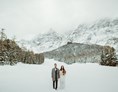 Hochzeitslocation: Die verschneite Landschaft bietet eine tolle Kulisse für unvergessliche Hochzeitsfotos. - Gamsalm Ehrwald 