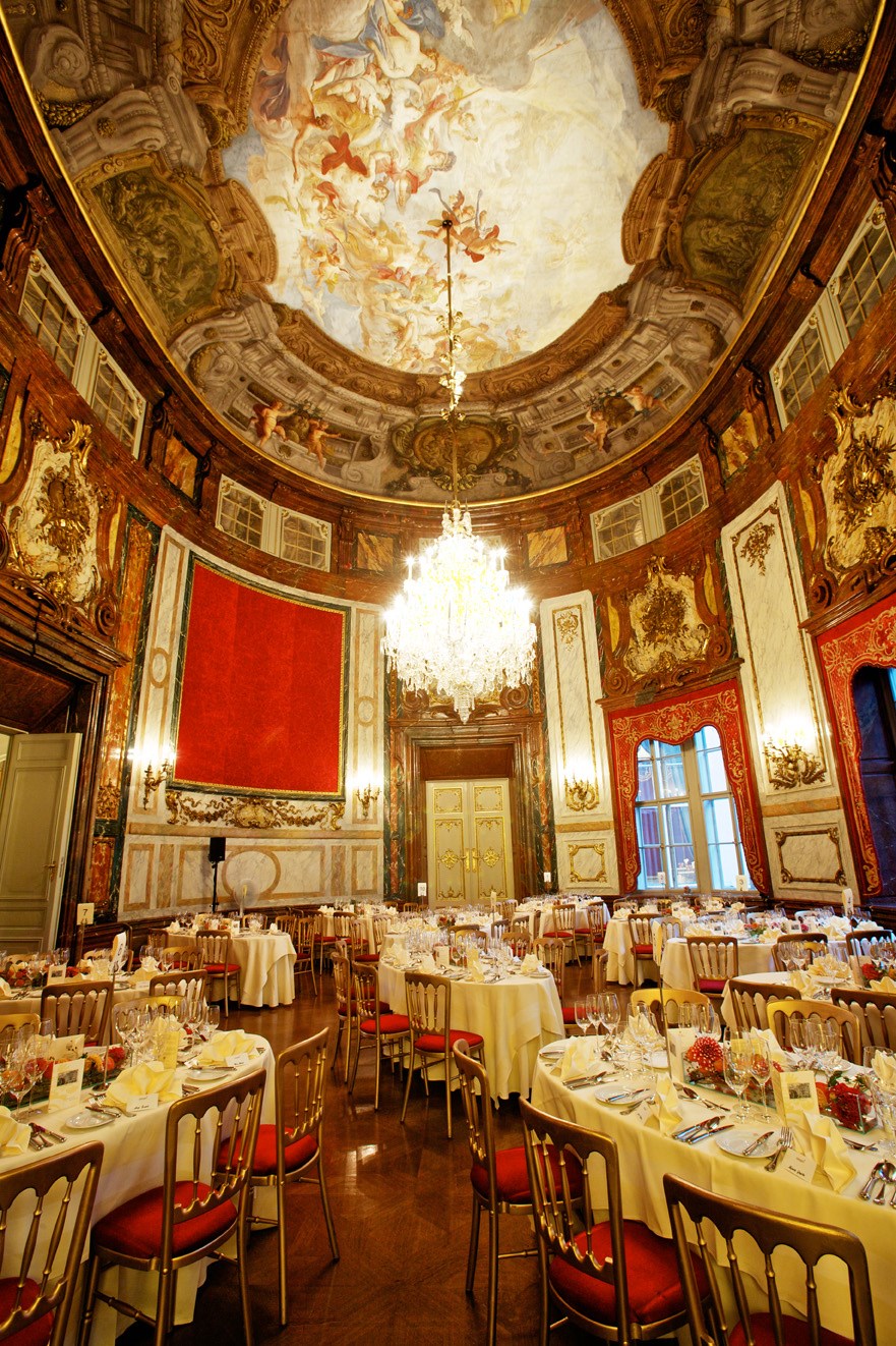 Hochzeitslocation: Ovaler Festsaal als Herzstück des Palais - Palais Daun-Kinsky