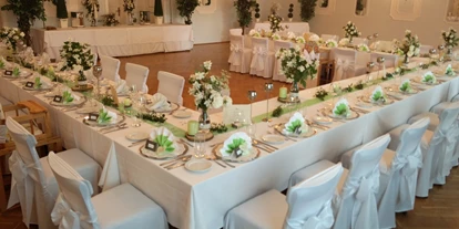 Winterhochzeit - Grafenegg - Hochzeitstafel im Blauen Salon - Gasthof "Zum Goldenen Adler"