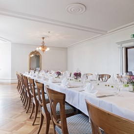 Hochzeitslocation: Hochzeitsessen im Blauen Saal bis 70 Gäste. - Schloss Seeburg
