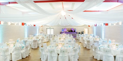 Winterhochzeit - PLZ 71034 (Deutschland) - Der große, klimatisierte Festsaal des Fest- und Veranstaltungszentrums Dürrmenz bietet Platz für 220 Hochzeitsgäste. - Dürrmenz | Fest- und Veranstaltungszentrum