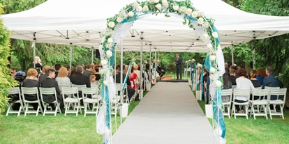 Winterhochzeit - PLZ 71034 (Deutschland) - Der herrliche Garten lädt zu einer Trauung unter freiem Himmel und das große Festzelt spendet ausreichend Schatten. - Dürrmenz | Fest- und Veranstaltungszentrum