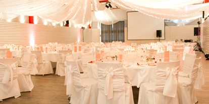 Winterhochzeit - PLZ 71034 (Deutschland) - Der große, klimatisierte Festsaal des Fest- und Veranstaltungszentrums Dürrmenz bietet Platz für 220 Hochzeitsgäste. - Dürrmenz | Fest- und Veranstaltungszentrum