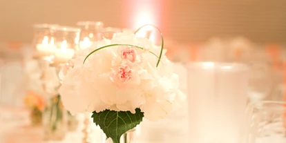 Winterhochzeit - PLZ 71034 (Deutschland) - Der große, klimatisierte Festsaal des Fest- und Veranstaltungszentrums Dürrmenz bietet Platz für 220 Hochzeitsgäste. - Dürrmenz | Fest- und Veranstaltungszentrum
