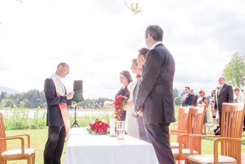 Hochzeitslocation: Trauung unter freiem Himmer - Inselhotel Faakersee - Inselhotel Faakersee