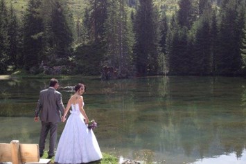 Hochzeitslocation: Heiraten auf der Unterhofalm in Filzmoos. Blick in eine gemeinsame Zukunft - Unterhofalm
