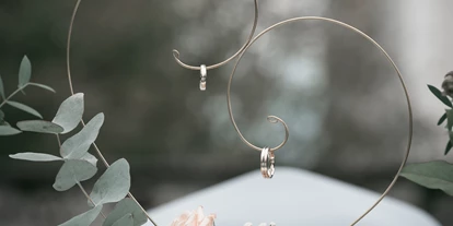 Winterhochzeit - Art der Location: Schloss - Ringkissen - mit Herz und Blumendekor - Schloss Greifenburg