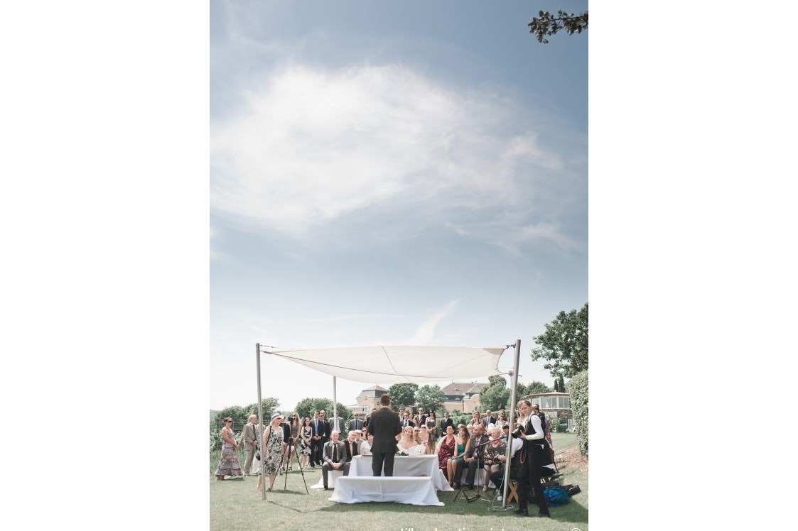 Hochzeitslocation: Eine Hochzeit im Freien über den Dächern Wiens.
Foto © stillandmotionpictures.com - Weingut Wien Cobenzl