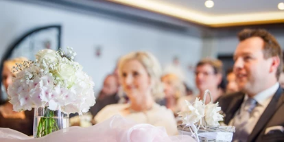 Winterhochzeit - Geeignet für: Hochzeit - Dekoration Standesbeamtentisch - Hotel Sonnenburg
