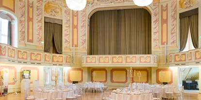Winterhochzeit - Art der Location: Schloss - Hochzeit im Theatersaal - Conference Center Laxenburg