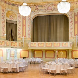 Hochzeitslocation: Hochzeit im Theatersaal - Conference Center Laxenburg