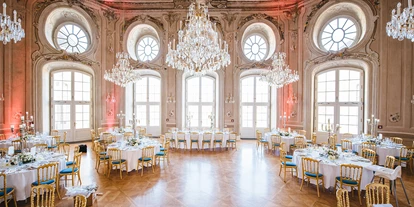 Winterhochzeit - Art der Location: Schloss - Ovaler Saal im Conference Center Laxenburg. - Conference Center Laxenburg