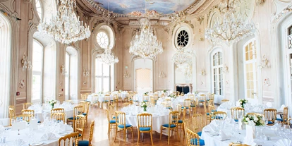 Winterhochzeit - Art der Location: Schloss - Ovaler Saal im Conference Center Laxenburg. - Conference Center Laxenburg