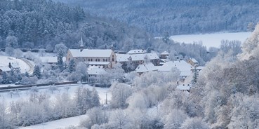Winterhochzeit - e-Ladestation - Kloster im Winter - Hotel Kloster & Schloss Bronnbach