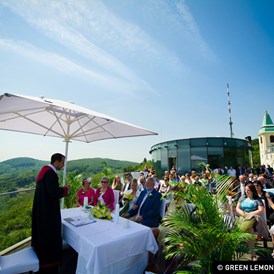 Hochzeitslocation: Eine Hochzeit im Freien mit Blick auf die Bundeshauptstadt.
Foto © greenlemon.at - Terrasse Kahlenberg
