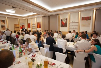 Hochzeitslocation: Ein Blick auf den neuen Veranstaltungssaal im Gasthaus Steinacker.
Foto © Tobias Schlederer - Gasthaus - Fleischerei Steinacker