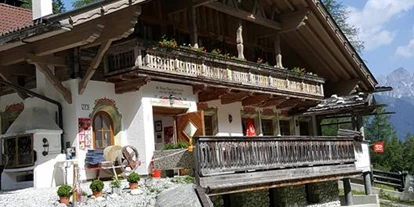 Winterhochzeit - Tirol - Jeden Sonnenstrahl nutzen und ein ausgiebiges Frühstück bis Mittag genießen. - Herzebner Alm