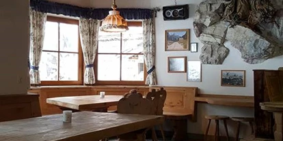 Winterhochzeit - Tirol - Urige Innenräume können für alle Veranstaltungen genutzt werden. - Herzebner Alm