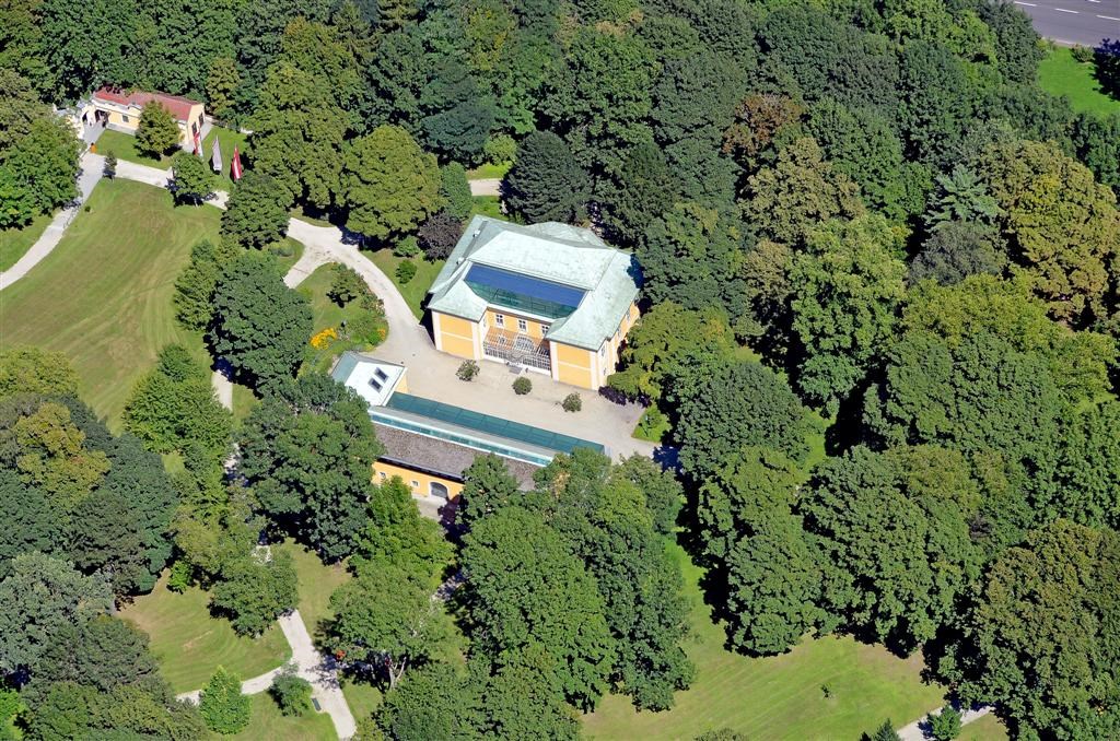 Hochzeitslocation: Luftaufnahme Bergschlößl und Park
Foto (c) Stadtplanung Pertlwieser - Bergschlößl