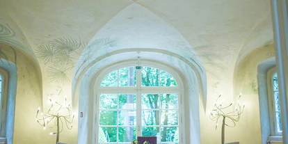 Winterhochzeit - Neumarkt im Mühlkreis - Heiraten im Bergschlößl Linz. 
Foto (c) sandragehmair.com - Bergschlößl