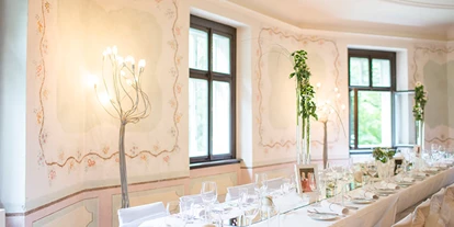 Winterhochzeit - Neumarkt im Mühlkreis - Heiraten im Bergschlößl Linz. 
Foto (c) sandragehmair.com - Bergschlößl