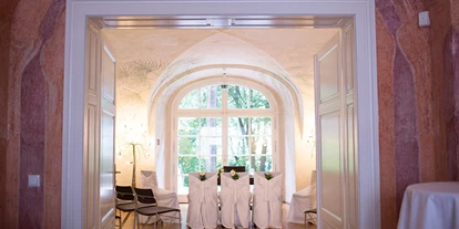 Winterhochzeit - Neumarkt im Mühlkreis - Heiraten im Bergschlößl Linz. 
Foto (c) sandragehmair.com - Bergschlößl