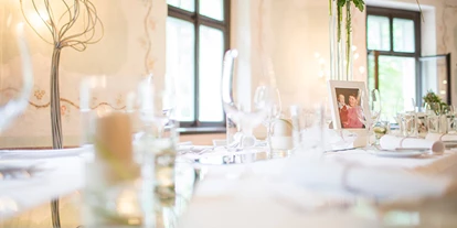 Winterhochzeit - Neumarkt im Mühlkreis - Heiraten im Bergschlößl Linz. 
Foto (c) sandragehmair.com - Bergschlößl