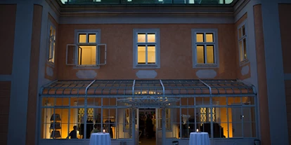 Winterhochzeit - Neumarkt im Mühlkreis - Das Bergschlößl Linz bei Nacht.
Foto (c) sandragehmair.com - Bergschlößl