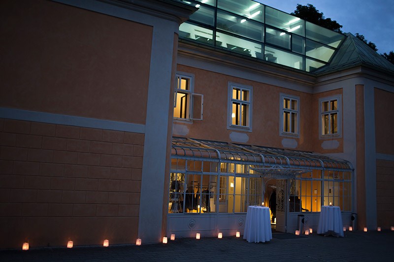 Hochzeitslocation: Das Bergschlößl Linz bei Nacht.
Foto (c) sandragehmair.com - Bergschlößl