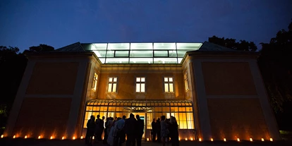 Winterhochzeit - Neumarkt im Mühlkreis - Das Bergschlößl Linz bei Nacht.
Foto (c) sandragehmair.com - Bergschlößl