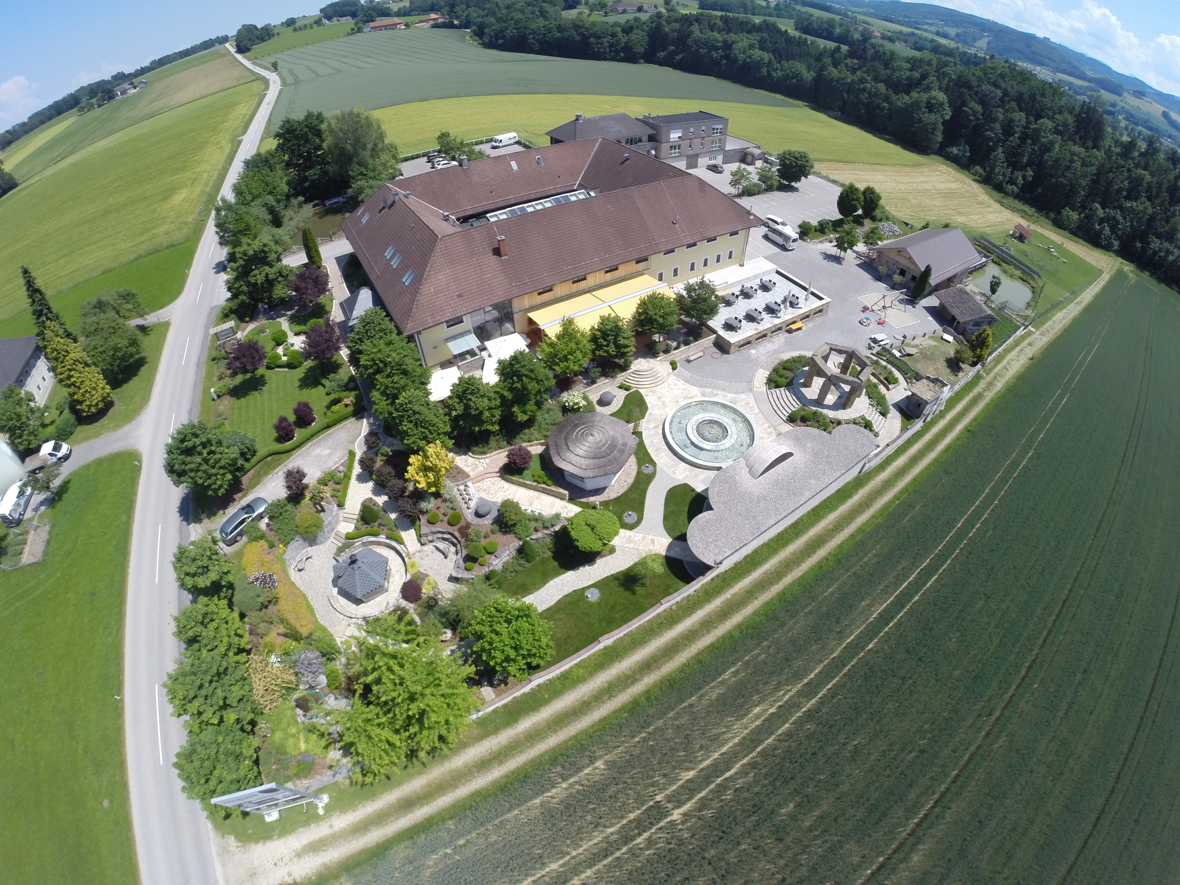 Winterhochzeit - Umgebung: in den Bergen - Landgasthof Feichthub von oben - Eventgasthof Feichthub
