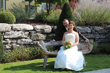 Hochzeitslocation: Fotos im Garten - Eventgasthof Feichthub