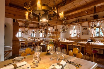 Hochzeitslocation: Das Gasthaus Fellacher vom Almdorf Seinerzeit für Ihre Feier - Almdorf Seinerzeit