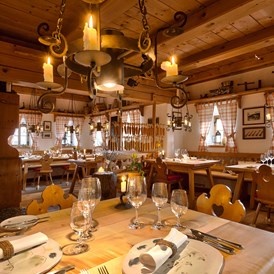 Hochzeitslocation: Das Gasthaus Fellacher vom Almdorf Seinerzeit für Ihre Feier - Almdorf Seinerzeit