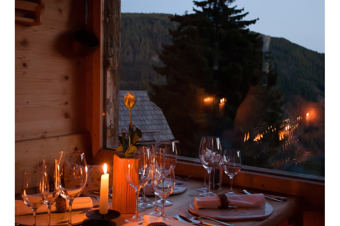 Hochzeitslocation: Das kleinste Restaurant der Welt, die Holzknechthütte - Almdorf Seinerzeit