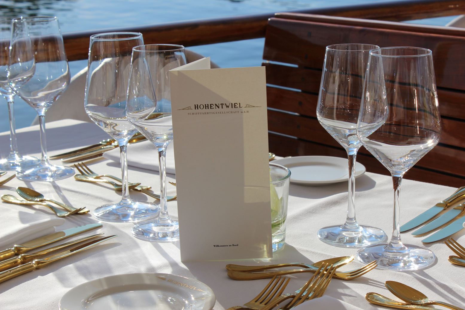 Winterhochzeit - Vorarlberg - Unter den Sonnensegeln oder in den eleganten Salons speisen - Historisches Dampfschiff Hohentwiel  am Bodensee